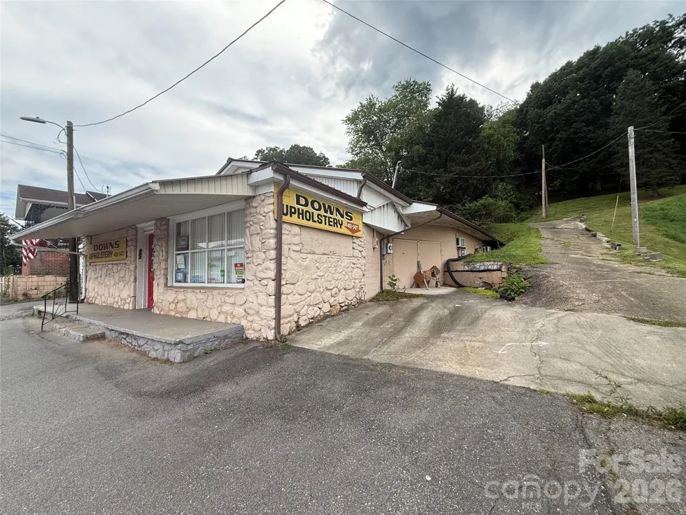 31 Paralee Lane Waynesville, NC 28786