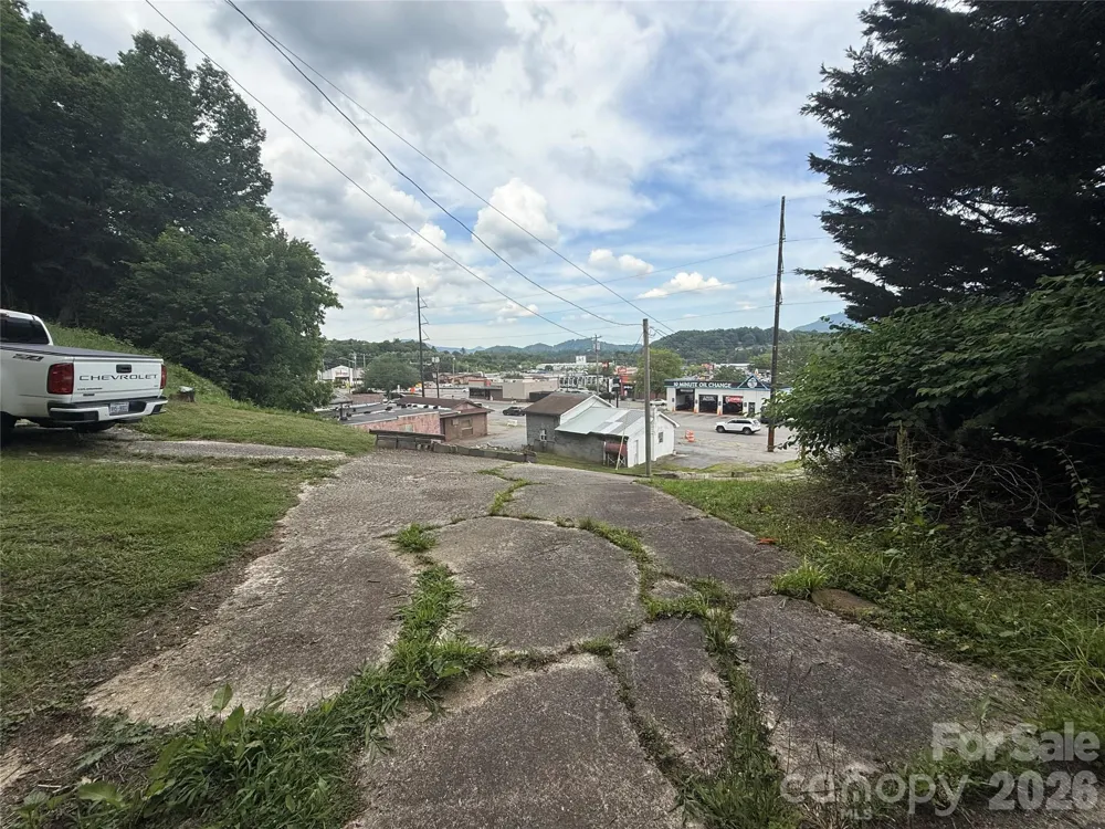 31 Paralee Lane Waynesville, NC 28786