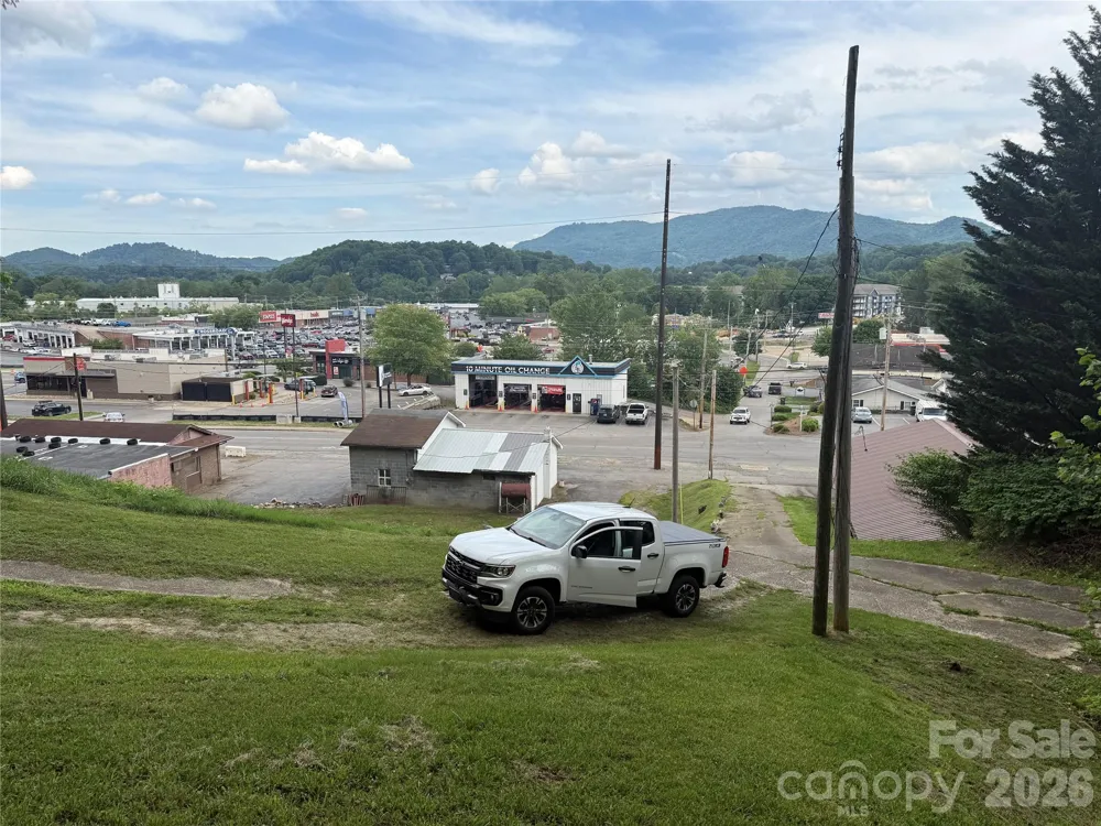 31 Paralee Lane Waynesville, NC 28786