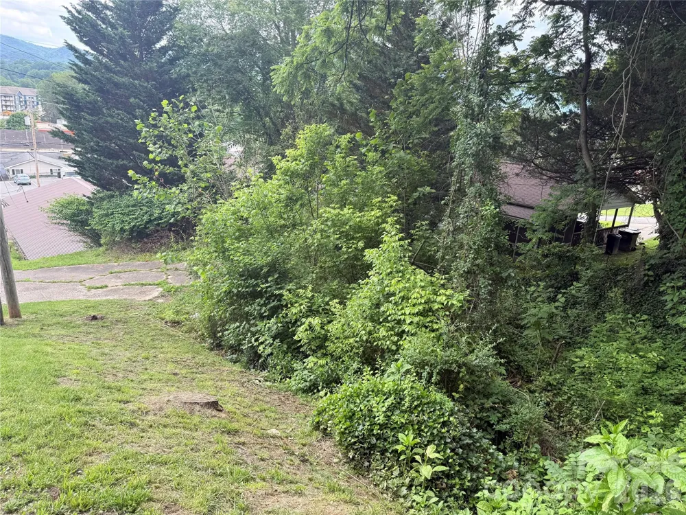 31 Paralee Lane Waynesville, NC 28786