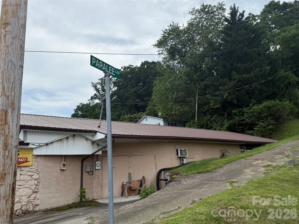 31 Paralee Lane Waynesville, NC 28786
