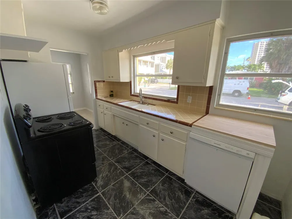 1404 COREY WAY S South Pasadena, FL 33707