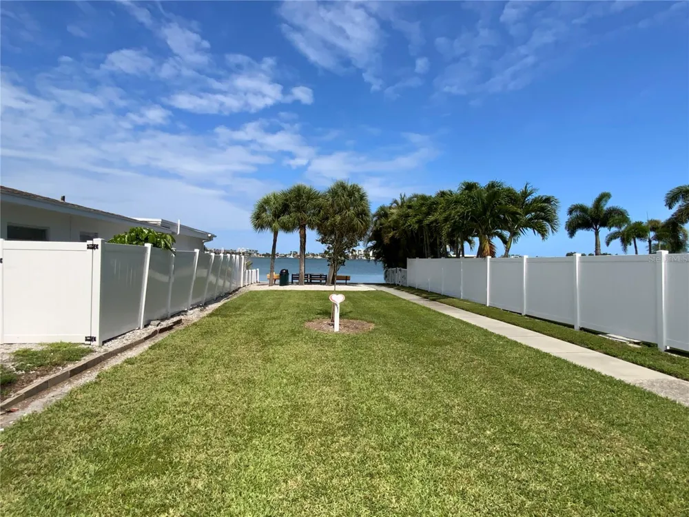 1404 COREY WAY S South Pasadena, FL 33707