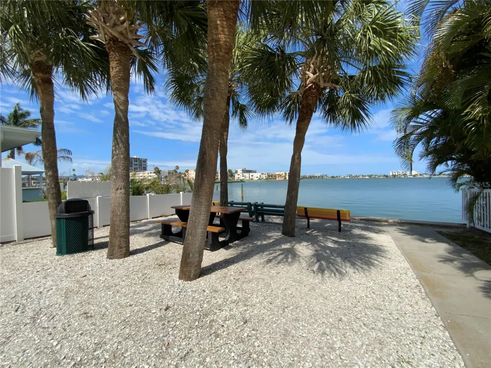 1404 COREY WAY S South Pasadena, FL 33707