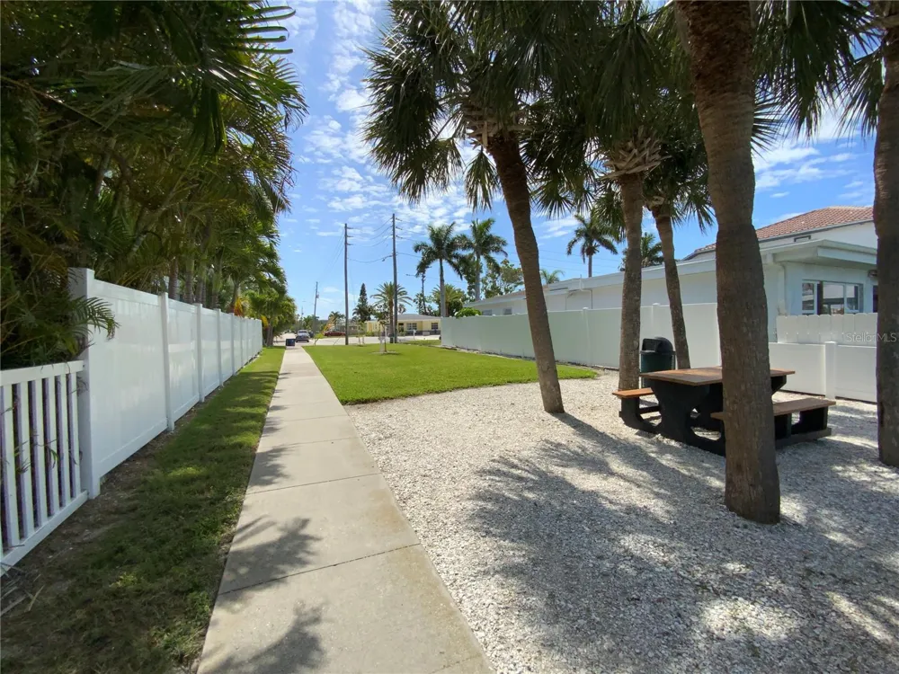 1404 COREY WAY S South Pasadena, FL 33707