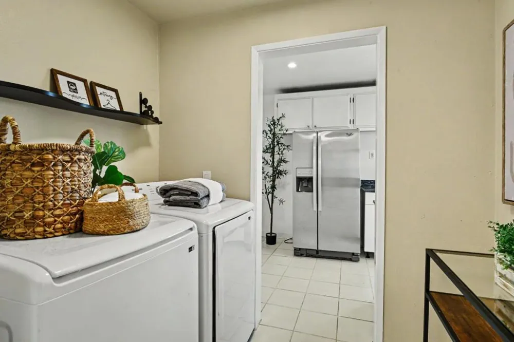 1041 Shell Boulevard #11 Foster City, CA 94404