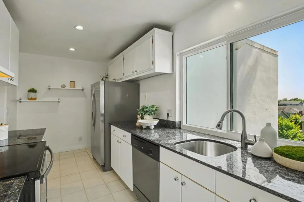 1041 Shell Boulevard #11 Foster City, CA 94404