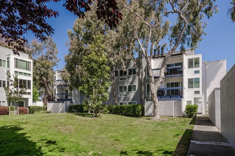 1041 Shell Boulevard #11 Foster City, CA 94404