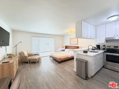 5805 W 8th Street #211