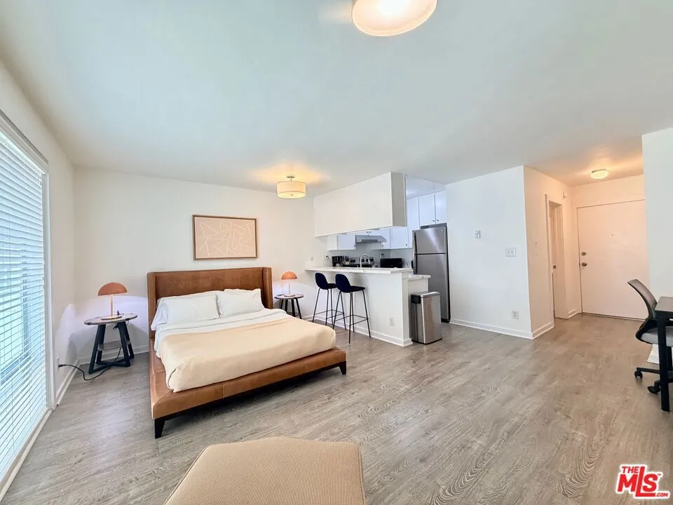 5805 W 8th Street #211 Los Angeles, CA 90036
