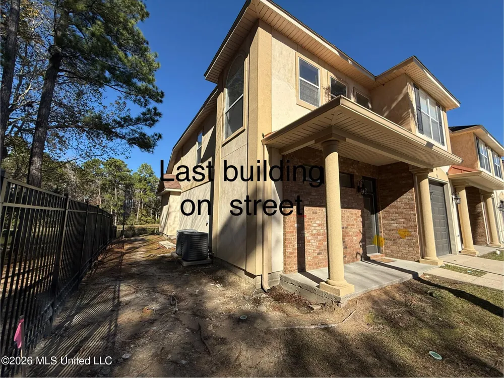 212 Capri Place Ocean Springs, MS 39564