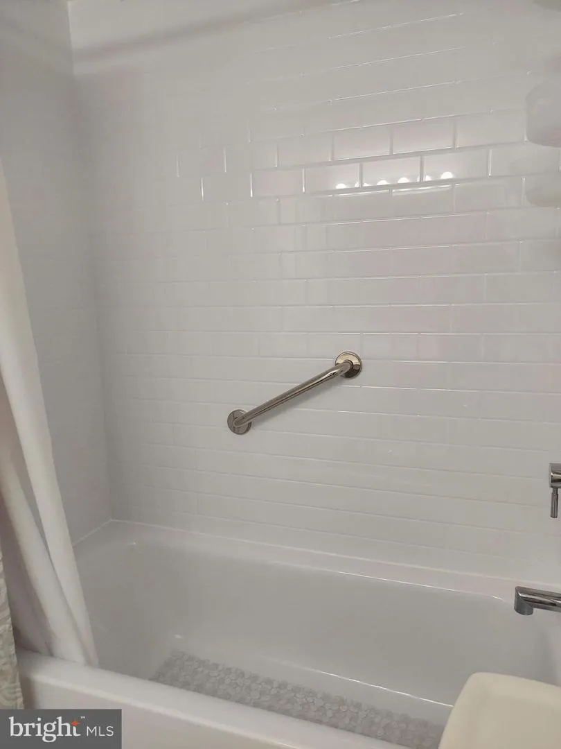 8360 GREENSBORO DRIVE #208 Mclean, VA 22102