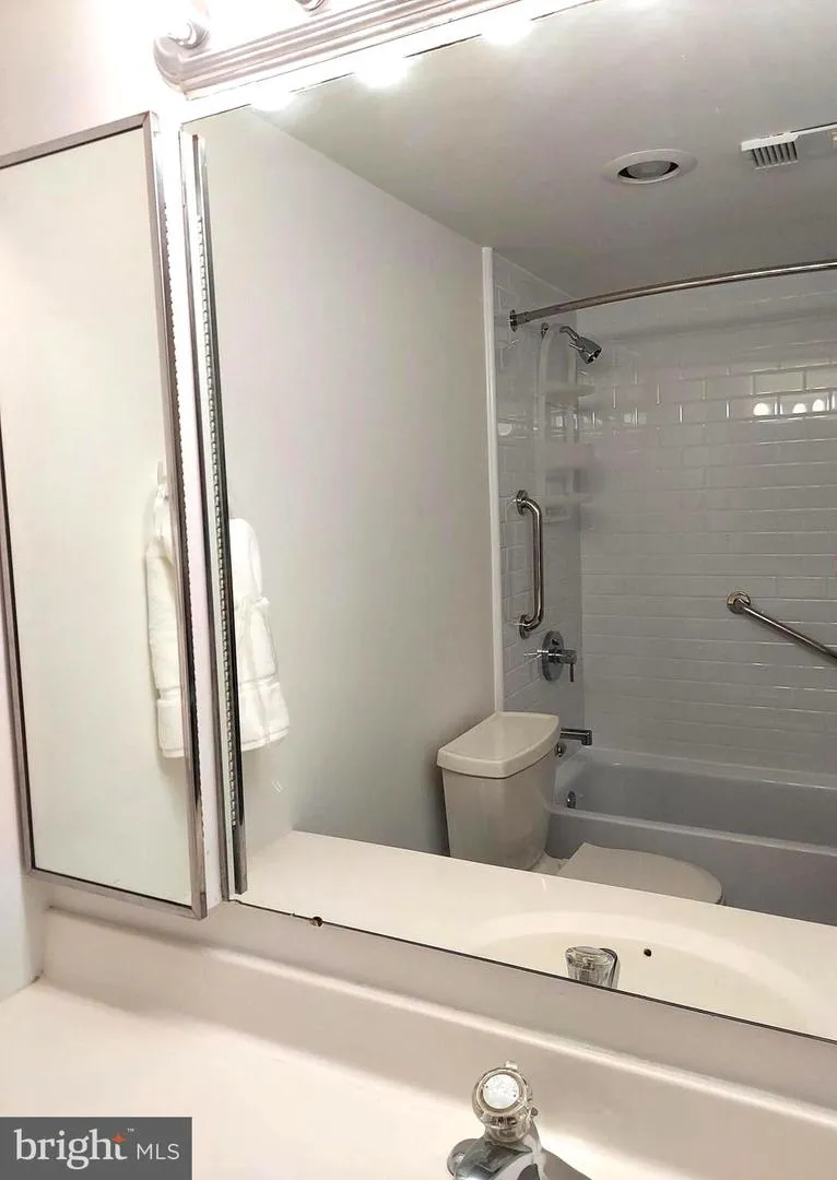8360 GREENSBORO DRIVE #208 Mclean, VA 22102