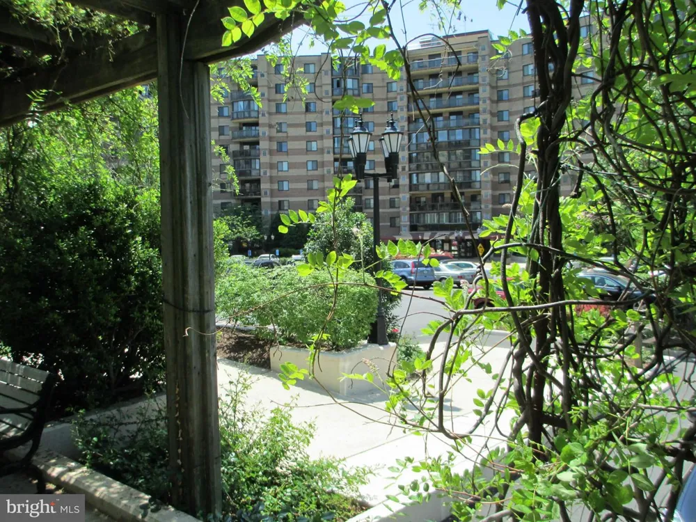 8360 GREENSBORO DRIVE #208 Mclean, VA 22102