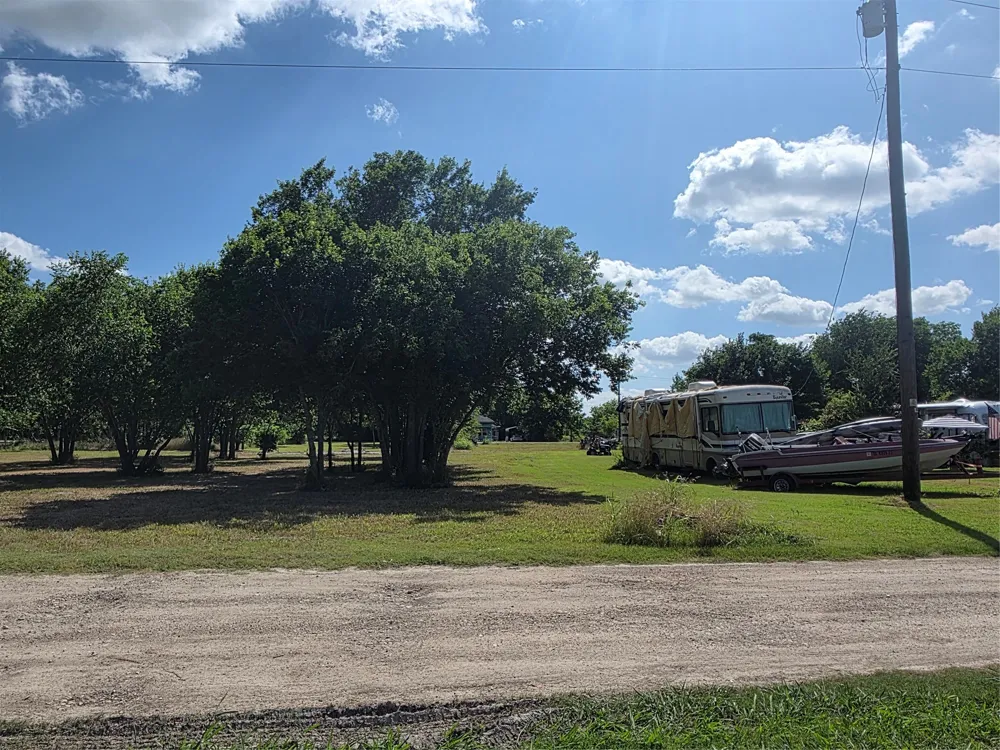 S Elm Mart, TX 76664