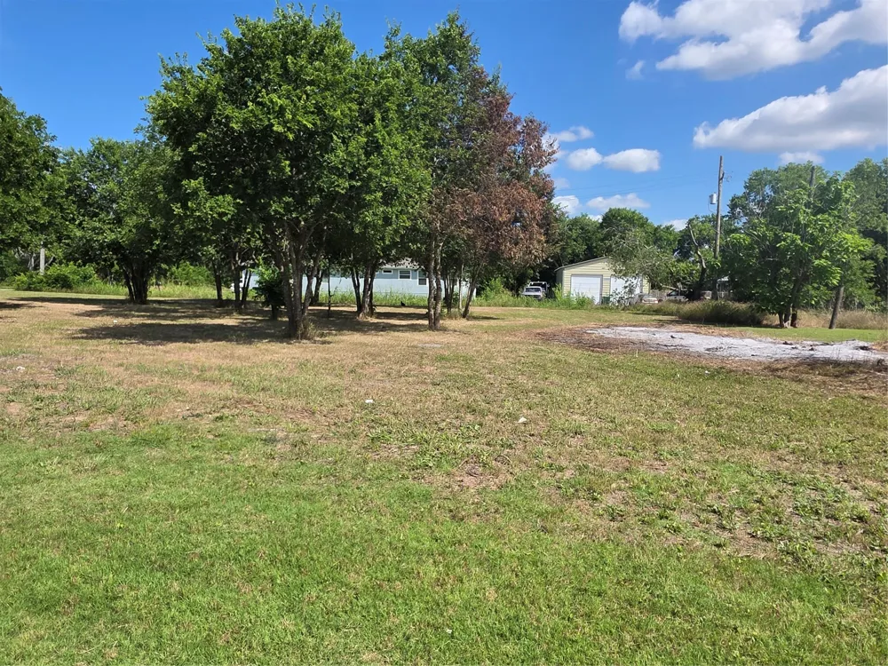 S Elm Mart, TX 76664