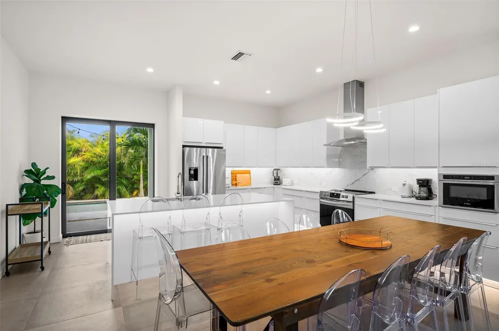 5351 MOELLER AVENUE Sarasota, FL 34233