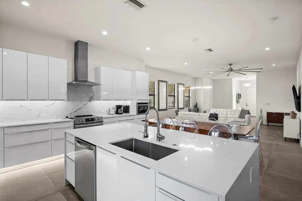 5351 MOELLER AVENUE Sarasota, FL 34233