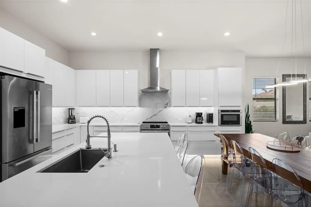 5351 MOELLER AVENUE Sarasota, FL 34233