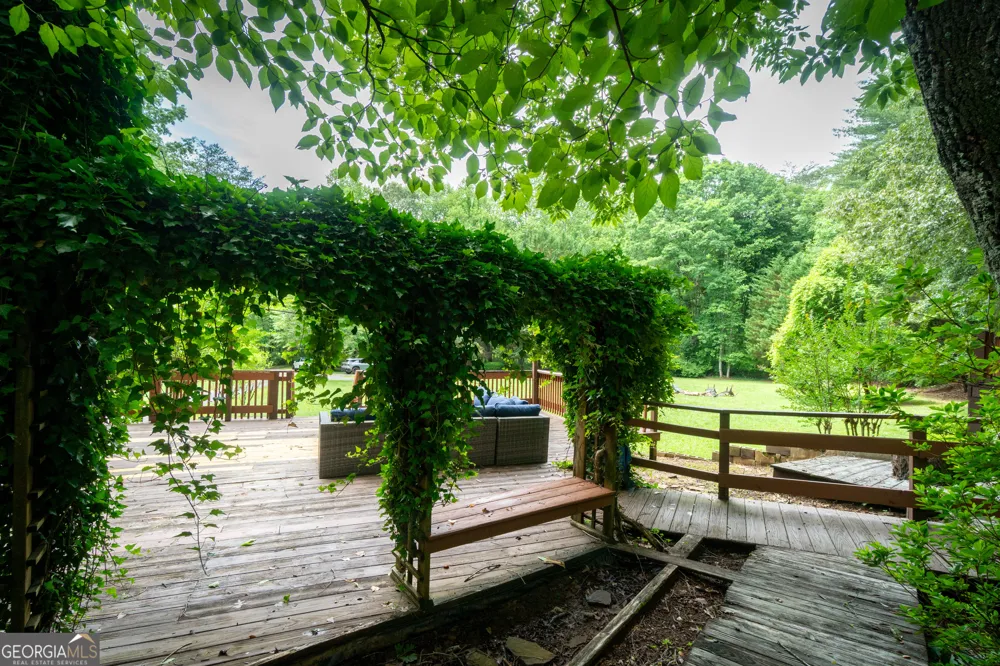 744 Skylake RD Sautee Nacoochee, GA 30571
