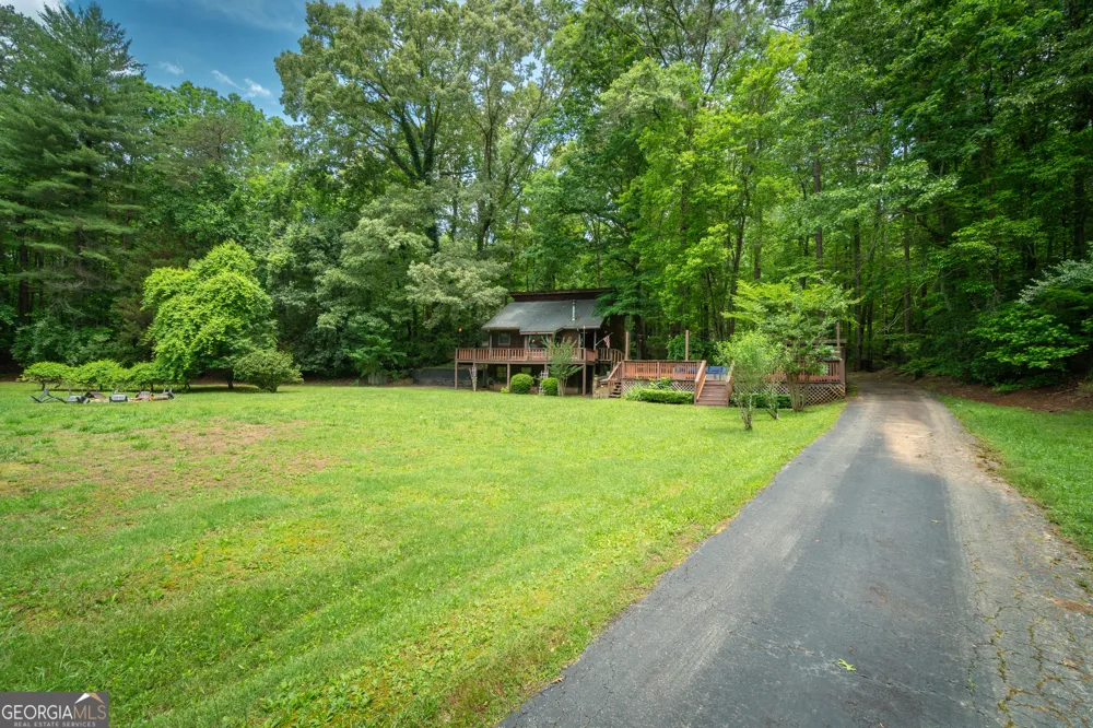 744 Skylake RD Sautee Nacoochee, GA 30571