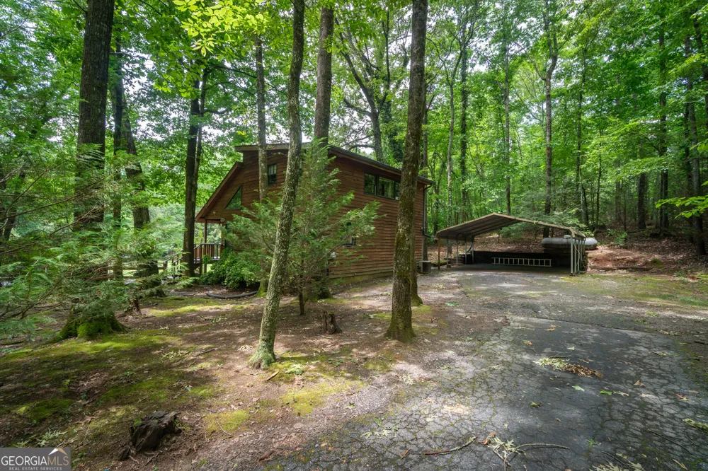 744 Skylake RD Sautee Nacoochee, GA 30571