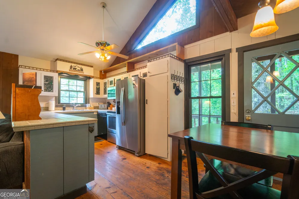 744 Skylake RD Sautee Nacoochee, GA 30571