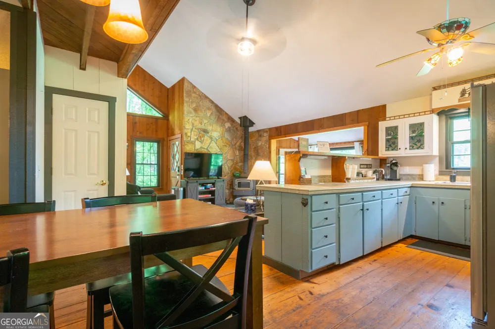 744 Skylake RD Sautee Nacoochee, GA 30571