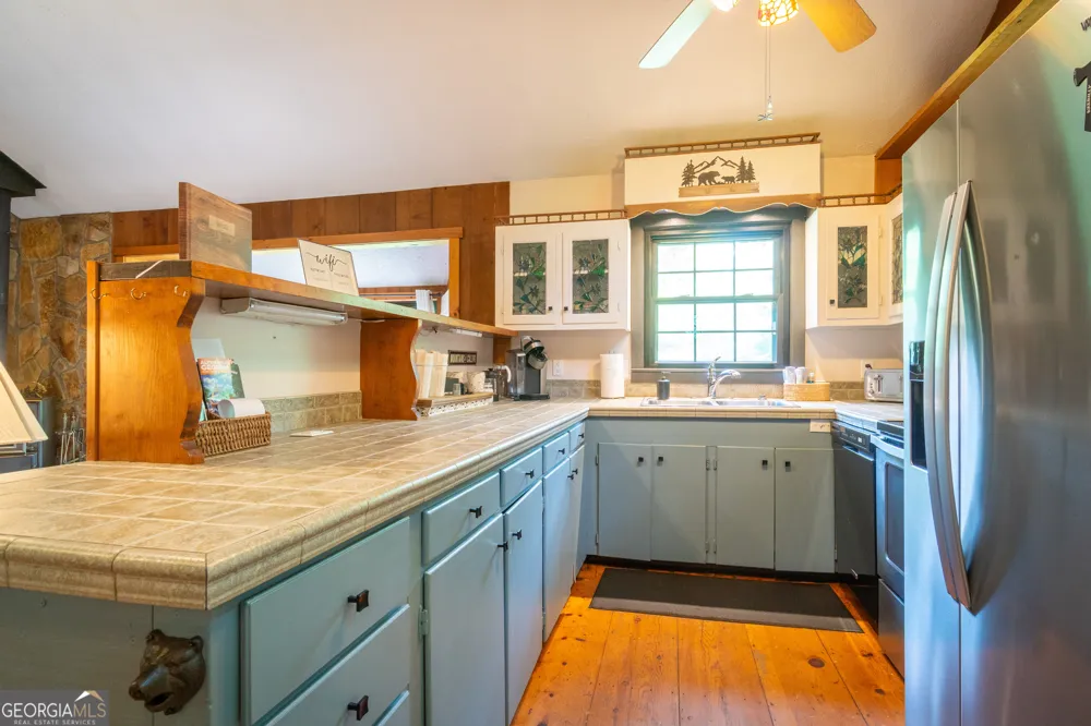 744 Skylake RD Sautee Nacoochee, GA 30571