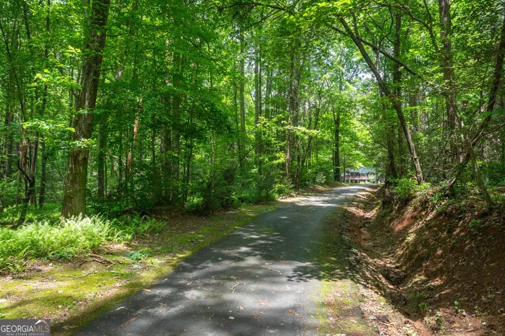 744 Skylake RD Sautee Nacoochee, GA 30571