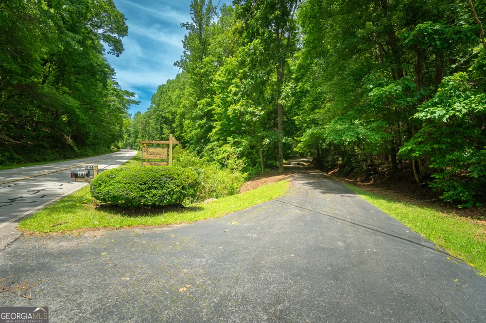 744 Skylake RD Sautee Nacoochee, GA 30571
