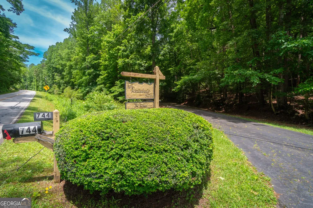 744 Skylake RD Sautee Nacoochee, GA 30571