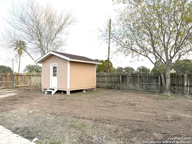 1212 fairview Beeville, TX 78102