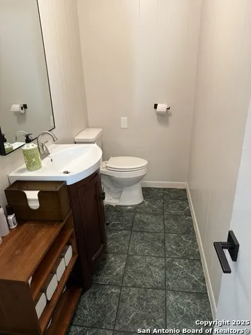 11 Main St Blanco, TX 78606