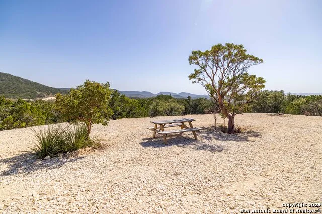 106 Walden Ridge Tarpley, TX 78883