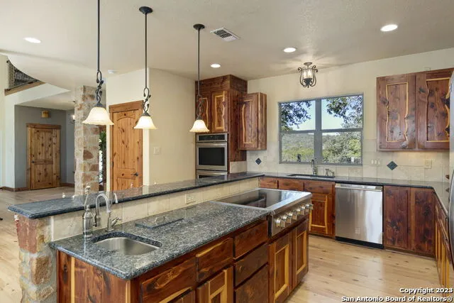 849 MADRONA RIDGE DR Bandera, TX 78003