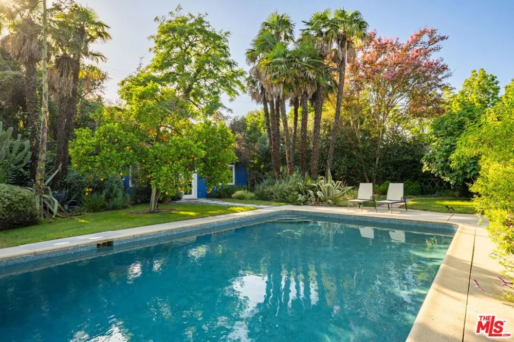 17401 Londelius Street Northridge, CA 91325