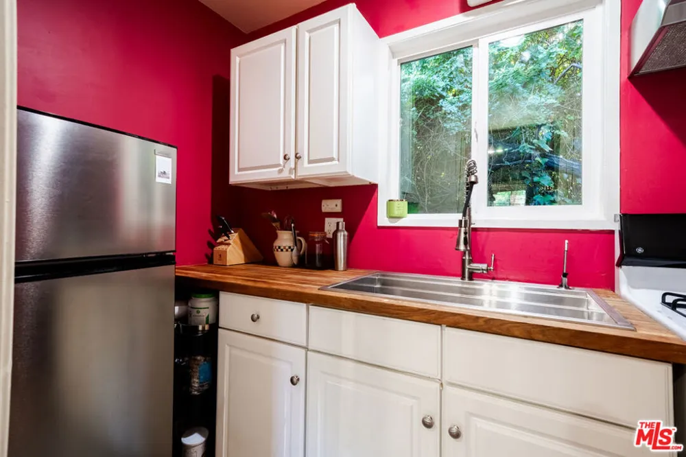 17401 Londelius Street Northridge, CA 91325