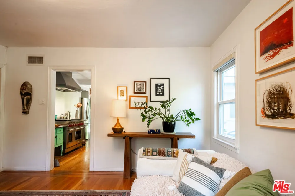 17401 Londelius Street Northridge, CA 91325