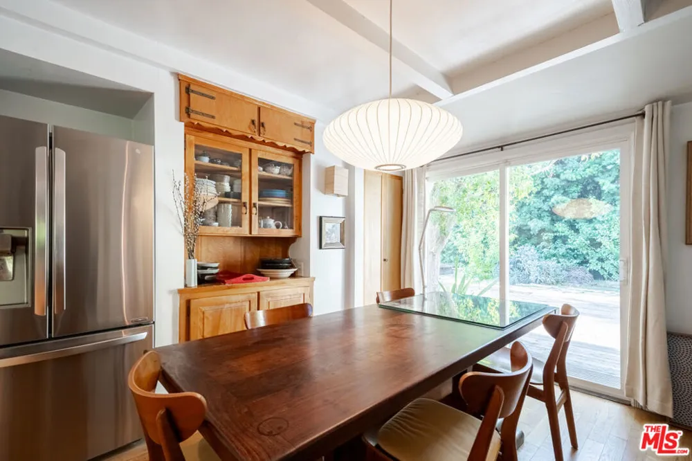 17401 Londelius Street Northridge, CA 91325