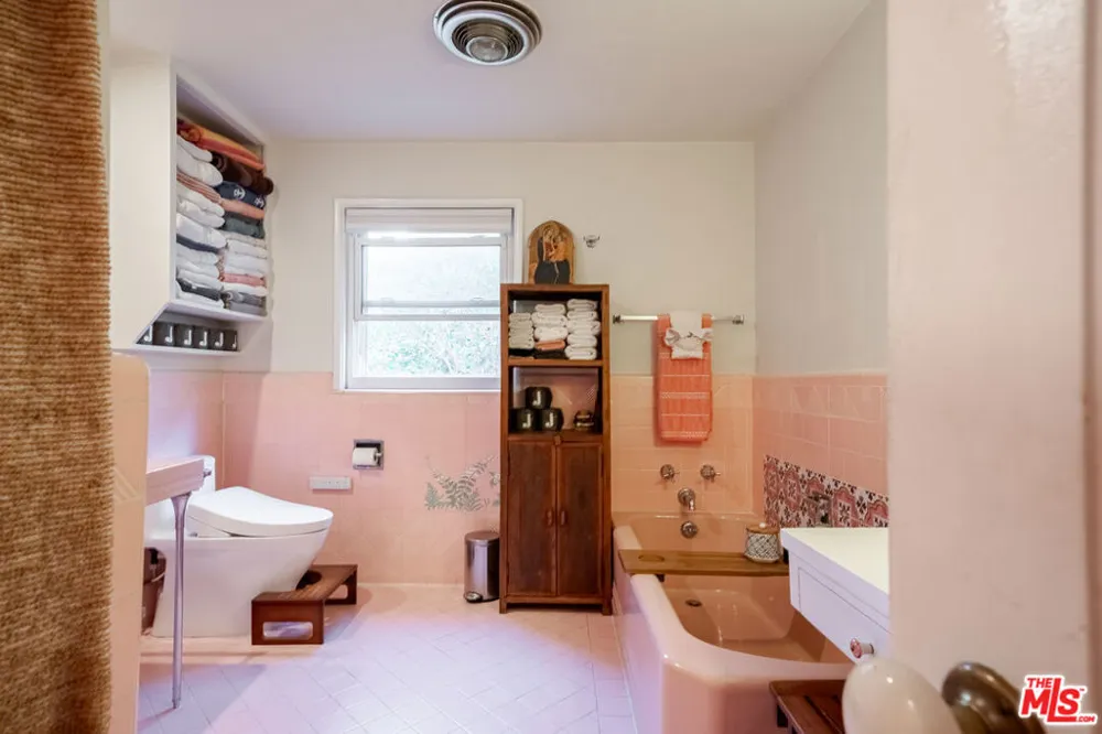 17401 Londelius Street Northridge, CA 91325