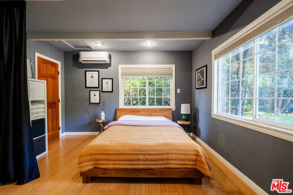 17401 Londelius Street Northridge, CA 91325