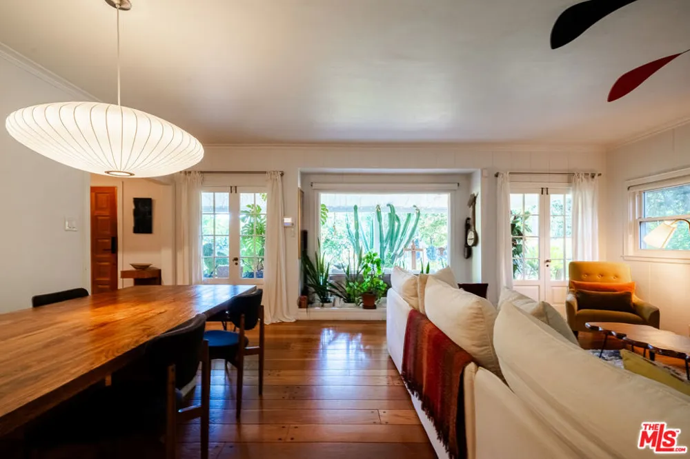 17401 Londelius Street Northridge, CA 91325
