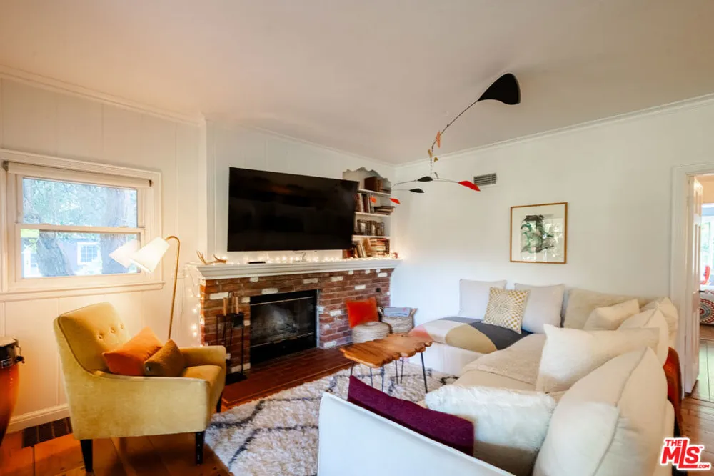 17401 Londelius Street Northridge, CA 91325