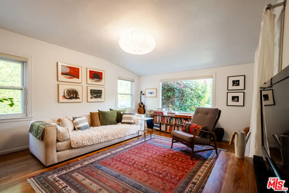 17401 Londelius Street Northridge, CA 91325