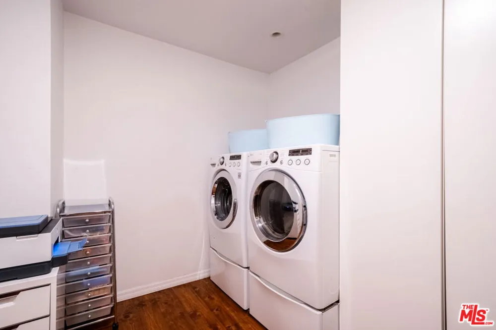 17401 Londelius Street Northridge, CA 91325