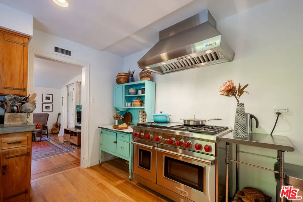 17401 Londelius Street Northridge, CA 91325