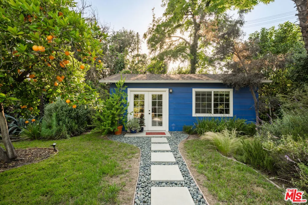 17401 Londelius Street Northridge, CA 91325