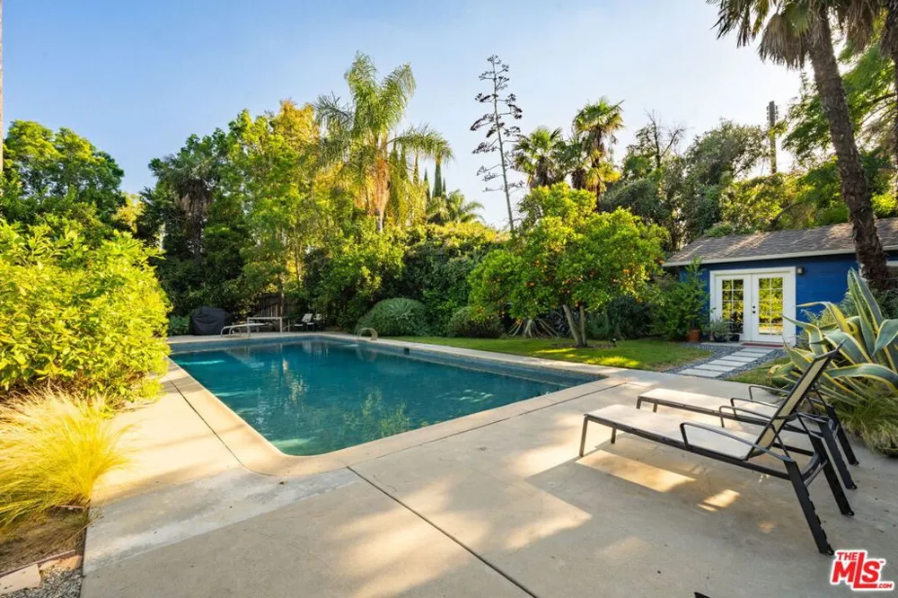 17401 Londelius Street Northridge, CA 91325