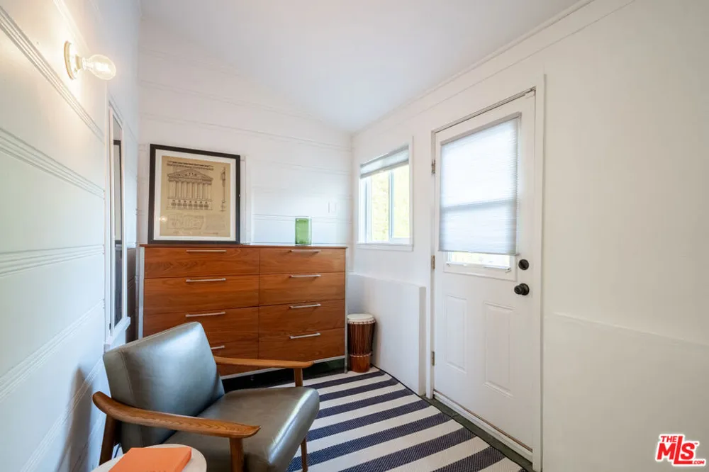 17401 Londelius Street Northridge, CA 91325